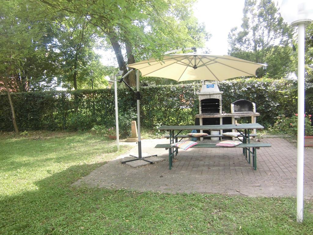 Casa Marialuigia - Appartamenti Solo Per Famiglie Lido di Jesolo Exterior photo