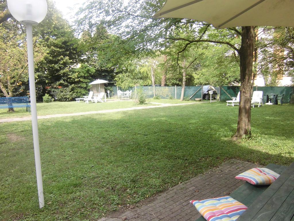 Casa Marialuigia - Appartamenti Solo Per Famiglie Lido di Jesolo Exterior photo